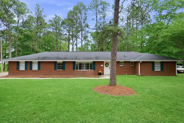 108 Parkwood Dr., Hattiesburg, MS 39402