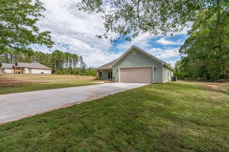6 Millie Lott Rd., Sumrall, MS 39482 - #2