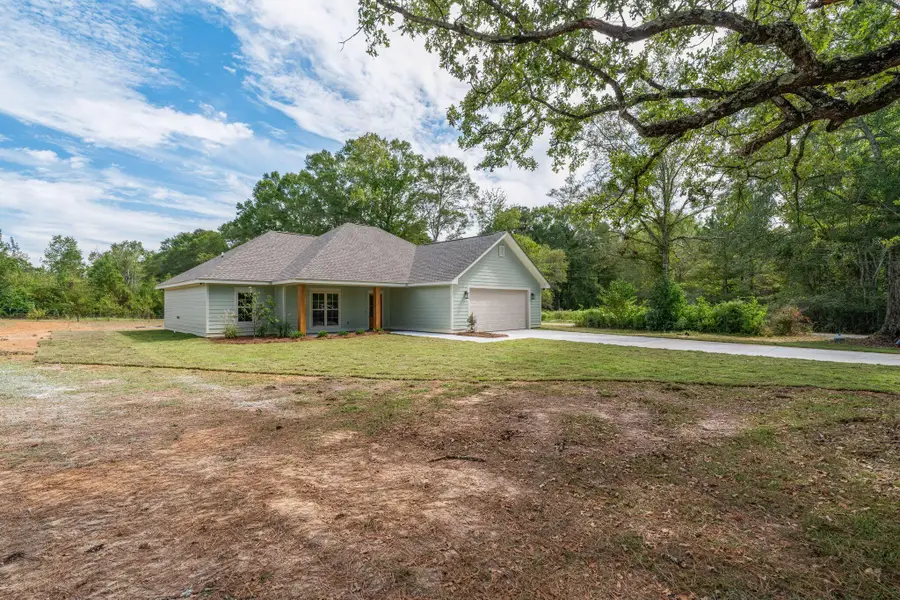 6 Millie Lott Rd., Sumrall, MS 39482 - #3