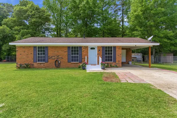 205 Woodside Dr., Petal, MS 39465