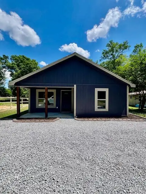 406 Willow St., Sandersville, MS 39477