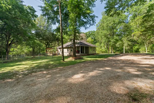 15 Paradise Ln., Hattiesburg, MS 39402