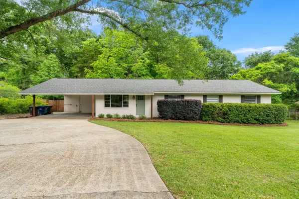 202 Pinehills Dr., Hattiesburg, MS 39402