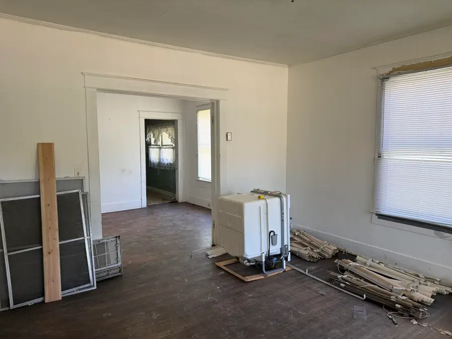 1004 N 8th Ave., Laurel, MS 39440 - #3