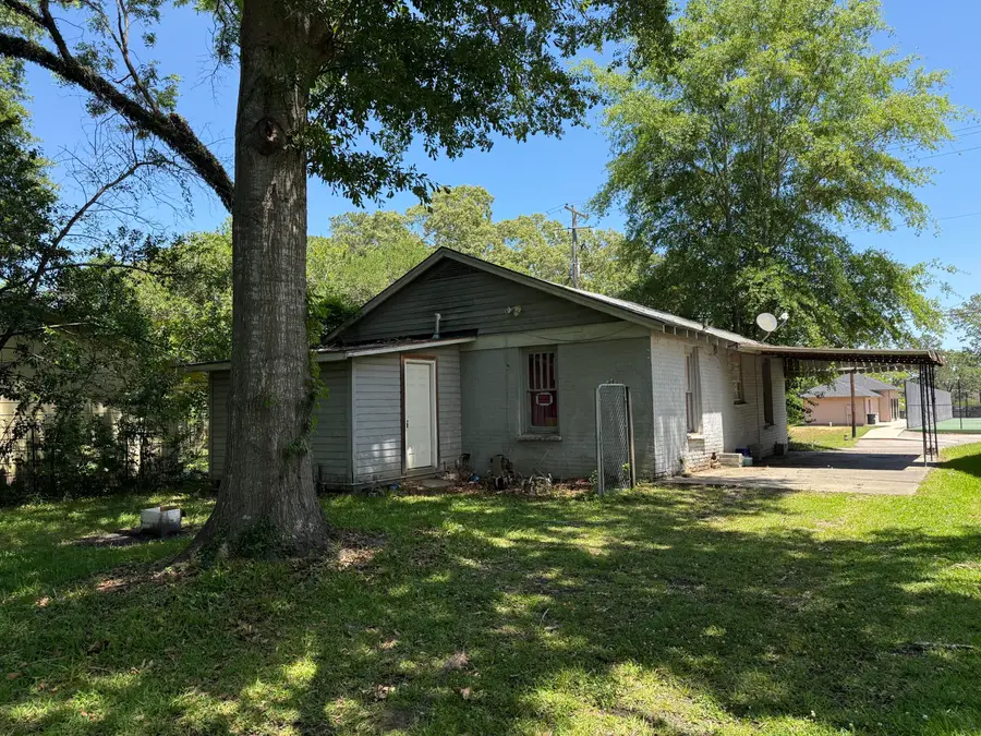 808 N 10th Ave., Laurel, MS 39440 - #3