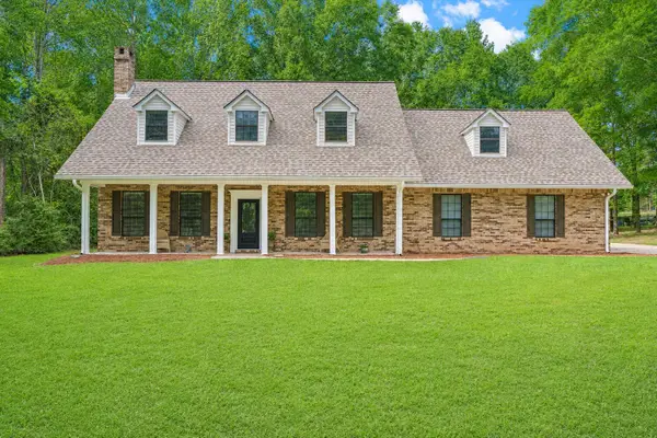154 Dogwood Ln., Hattiesburg, MS 39402
