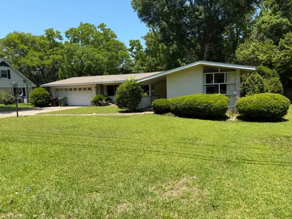 213 Beverly Ln., Hattiesburg, MS 39402
