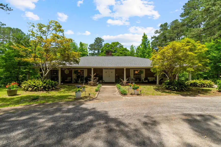 2086 Briarwood Dr., Laurel, MS 39440 - #2