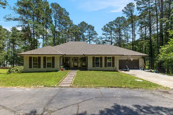 203 Buccaneer Dr., Hattiesburg, MS 39402