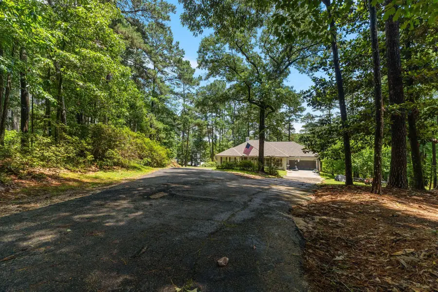 203 Buccaneer Dr., Hattiesburg, MS 39402 - #2