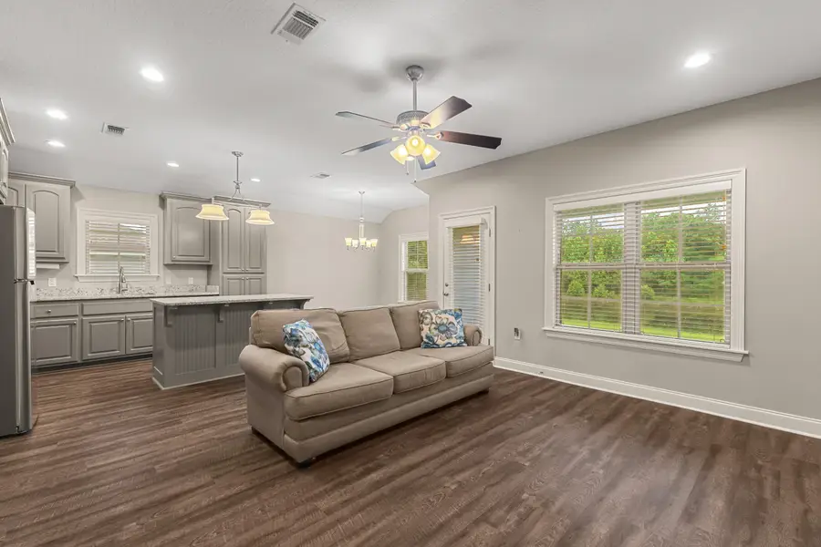 32 Cosmos, Hattiesburg, MS 39402 - #3