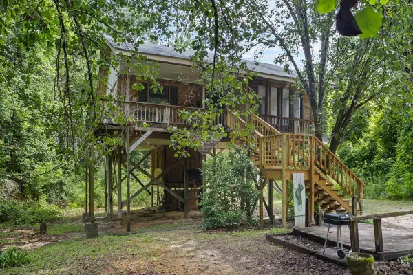 63 Landing Rd., Hattiesburg, MS 39401