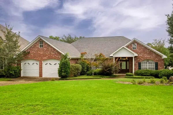90 W Shore Dr., Hattiesburg, MS 39402