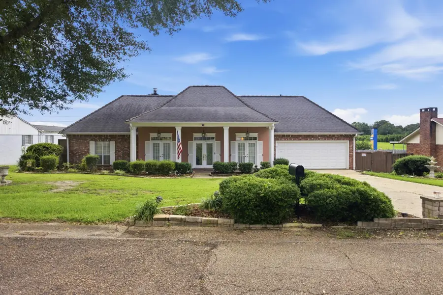 404 Oakbrook Cir, McComb, MS 39648 - #2