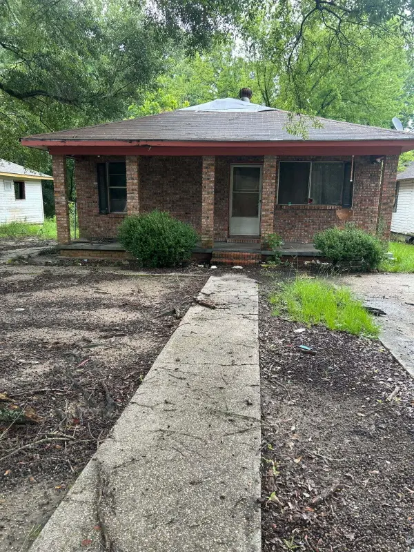 1107 Drive Martin Luther King Ave., Laurel, MS 39440