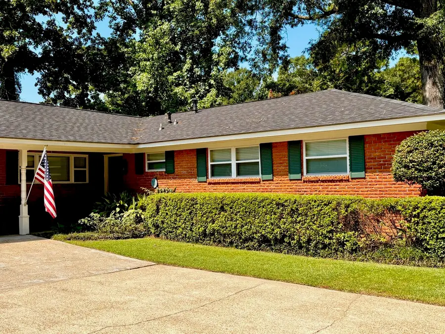 320 Emerson Dr., Hattiesburg, MS 39401 - #2