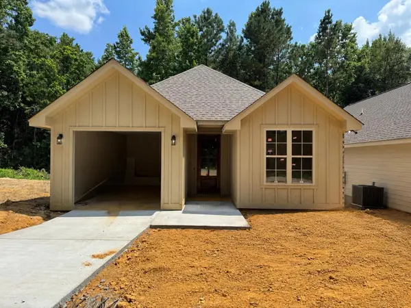 84 Riviera Dr., Hattiesburg, MS 39402