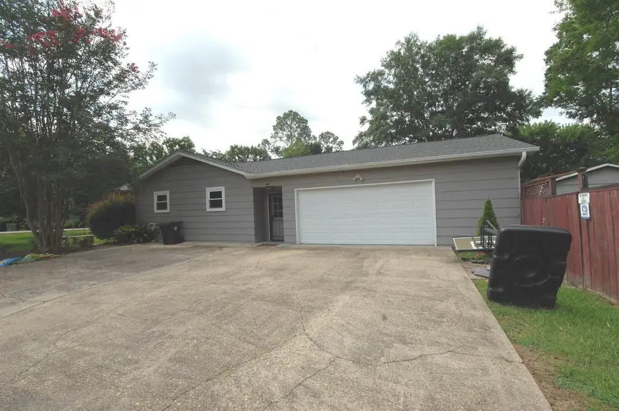 1211 Carter Dr., Hattiesburg, MS 39402 - #2
