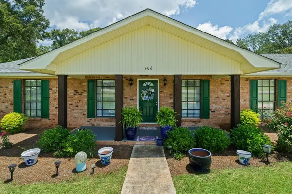 606 Pierce Rd., Columbia, MS 39429