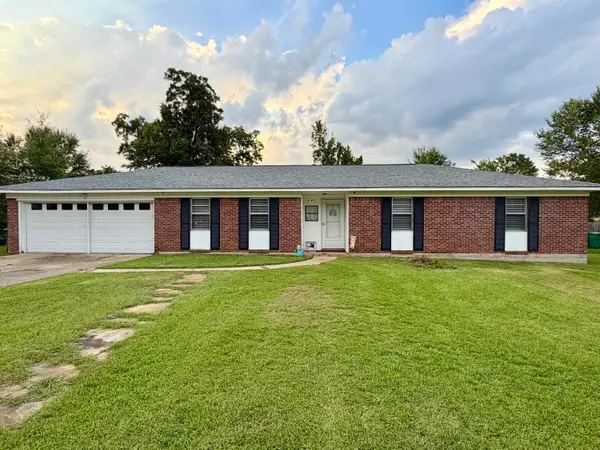 601 Ogilsvie St., Petal, MS 39465