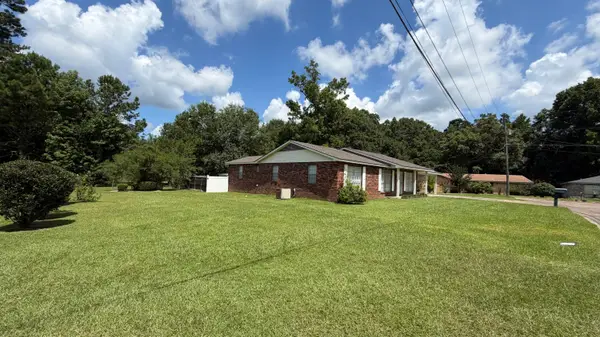 1307 Pinehurst Dr., Columbia, MS 39429