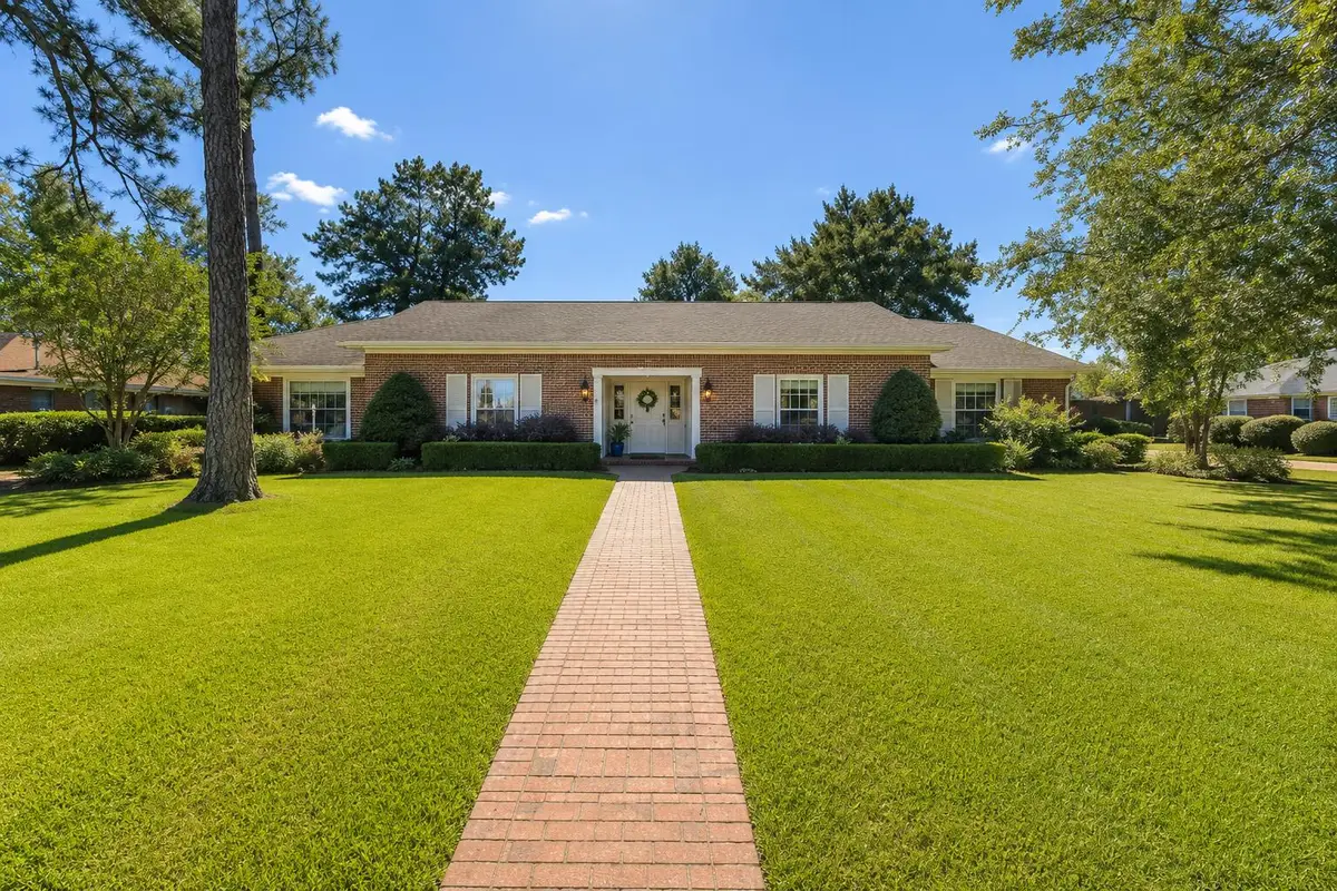 3202 Jamestown Rd., Hattiesburg, MS 39402 - #1