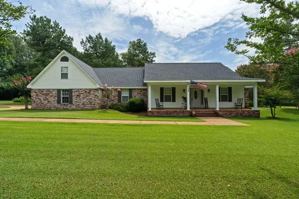 768 Lake Blvd., Vicksburg, MS 39180