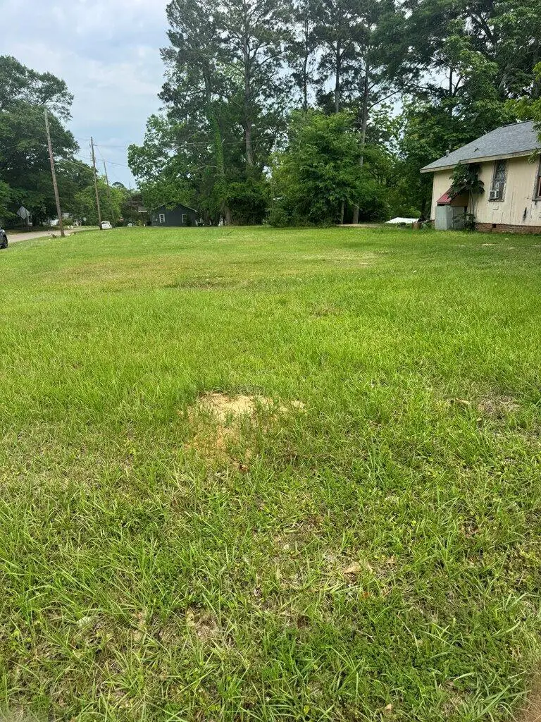 827 N 15th Ave., Laurel, MS 39440 - #2
