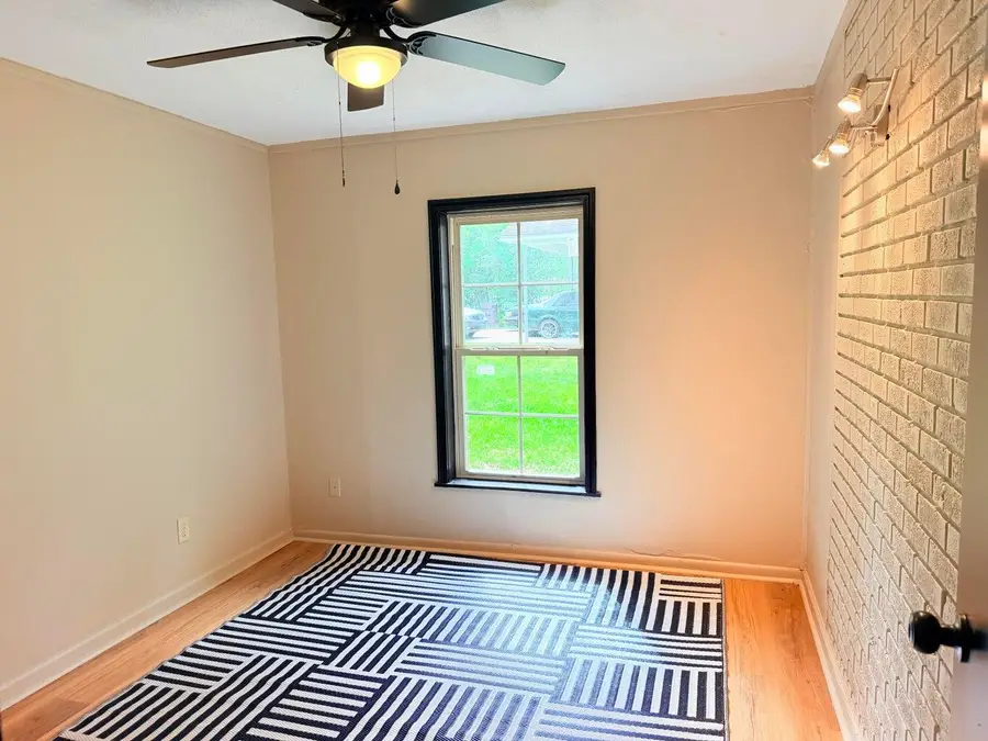 2815 Hillside Dr., Hattiesburg, MS 39401 - #3