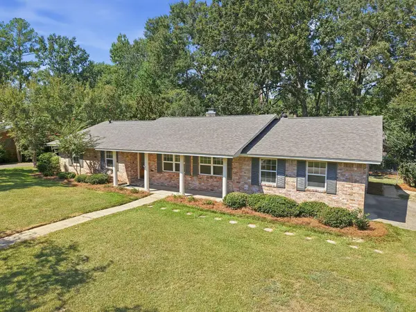 607 Woodbine Ln., Hattiesburg, MS 39402