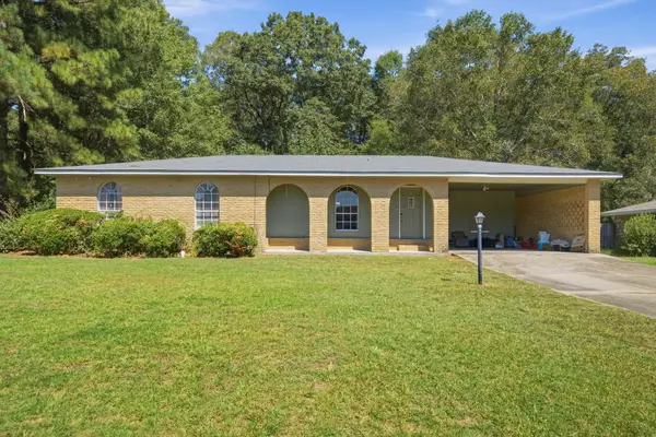 1207 Choctaw Trail, Columbia, MS 39429