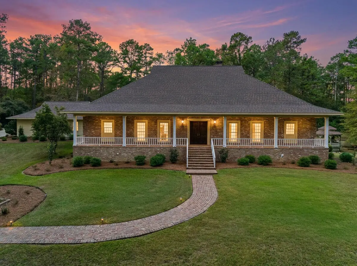 1615 S 40th Ave., Hattiesburg, MS 39402 - #1