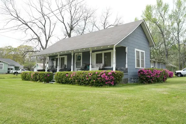 1031 Pearl River Ave, McComb, MS 39666