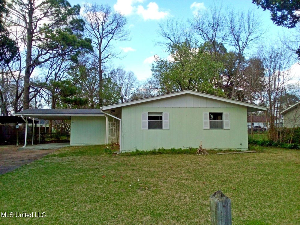 218 Summerhaven Drive, Yazoo City, MS 39194 BHGRE