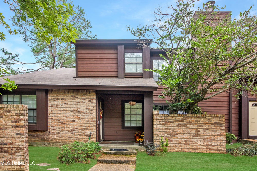 36 W Cascades Circle, Clinton, MS 39056 BHGRE