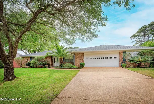 5813 Moreton Place, Ocean Springs, MS 39564