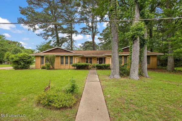 1026 Briarwood Drive, Jackson, MS 39211
