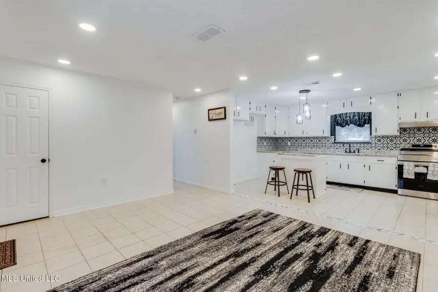 4806 Bronfair Avenue, Pascagoula, MS 39581 - Image #2