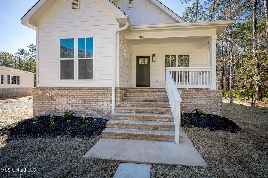811 Bay Street, Ocean Springs, MS 39564 - #3