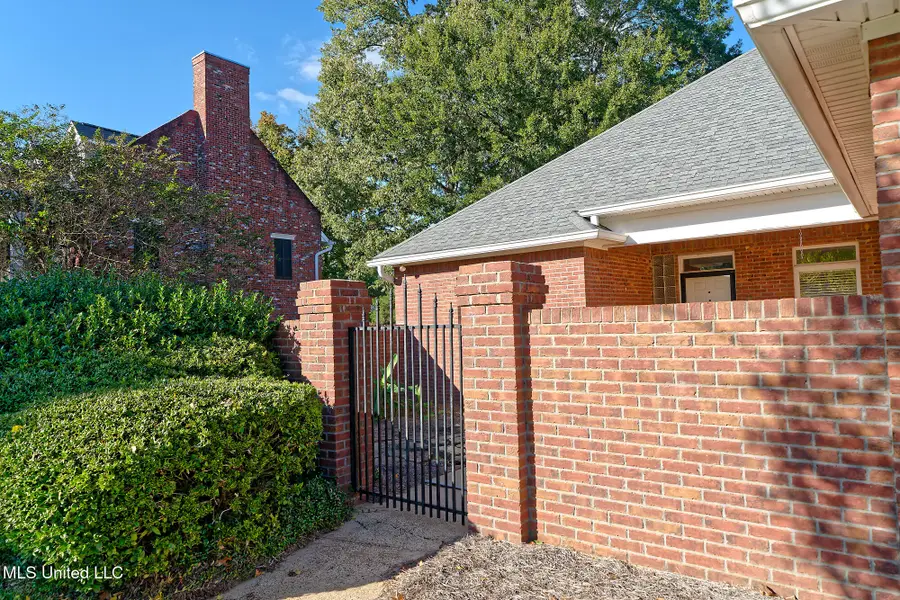 902 Oak Trail, Canton, MS 39046 - Image #2