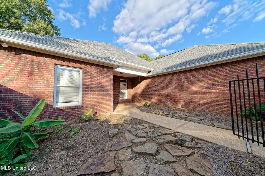 902 Oak Trail, Canton, MS 39046 - Image #3