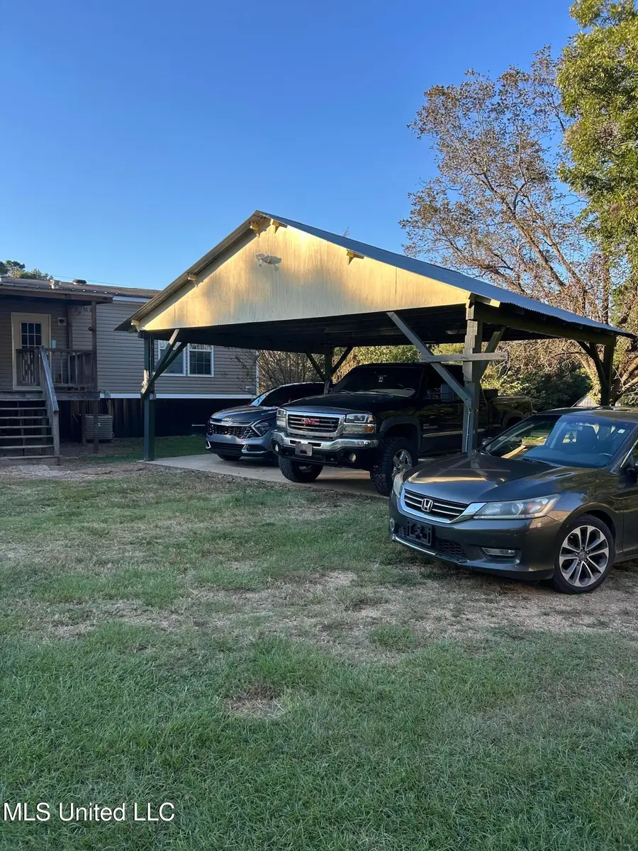 3064 E E Whitworth Street, Hazlehurst, MS 39083 - Image #2