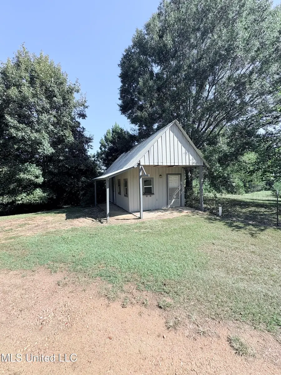 3064 E E Whitworth Street, Hazlehurst, MS 39083 - Image #3