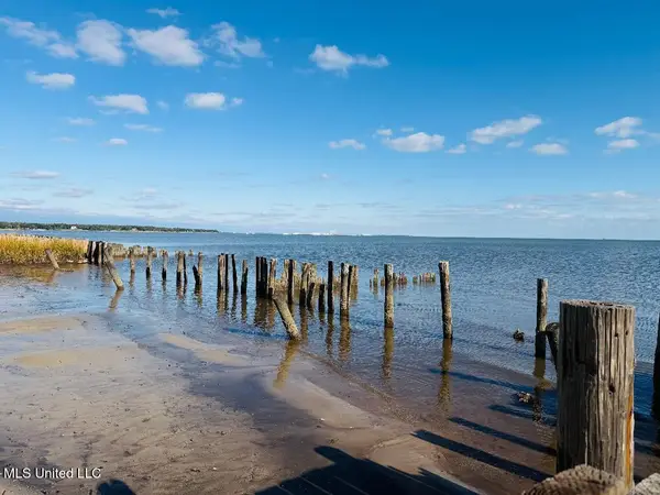 4216 Beach Boulevard, Ocean Springs, MS 39564