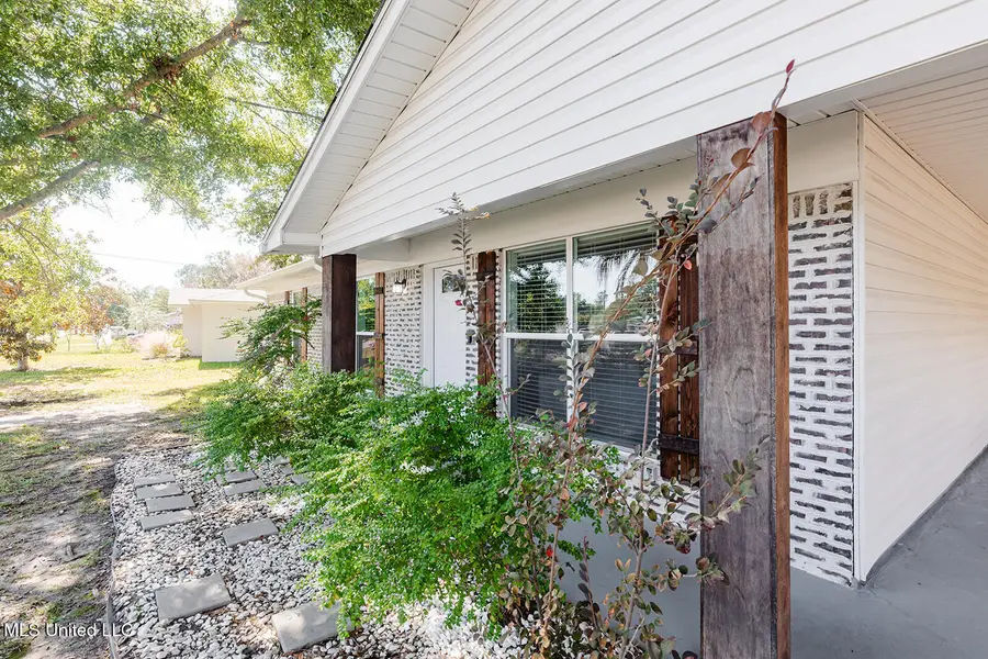 446 Hanley Road, Ocean Springs, MS 39564 - Image #2