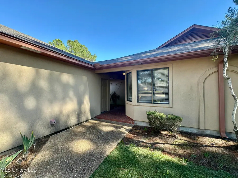 351 E Cascades Circle, Clinton, MS 39056 - Image #2