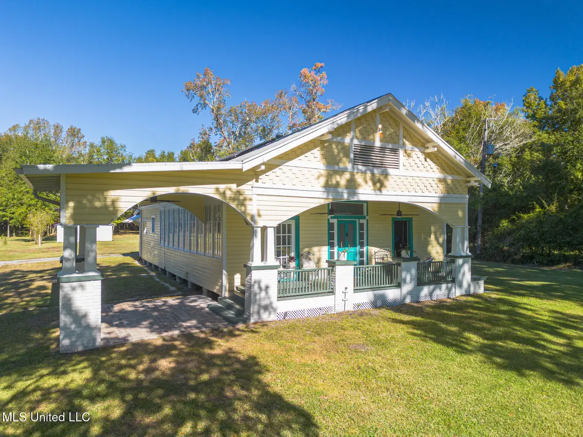 502 Jeff Davis Avenue, Waveland, MS 39576 - Image #1