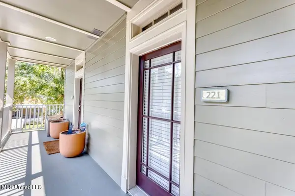 922 Porter Avenue, Ocean Springs, MS 39564