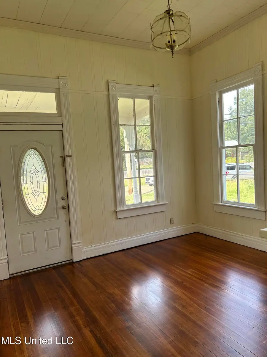 341 W Congress Street, Brookhaven, MS 39601 - Image #2