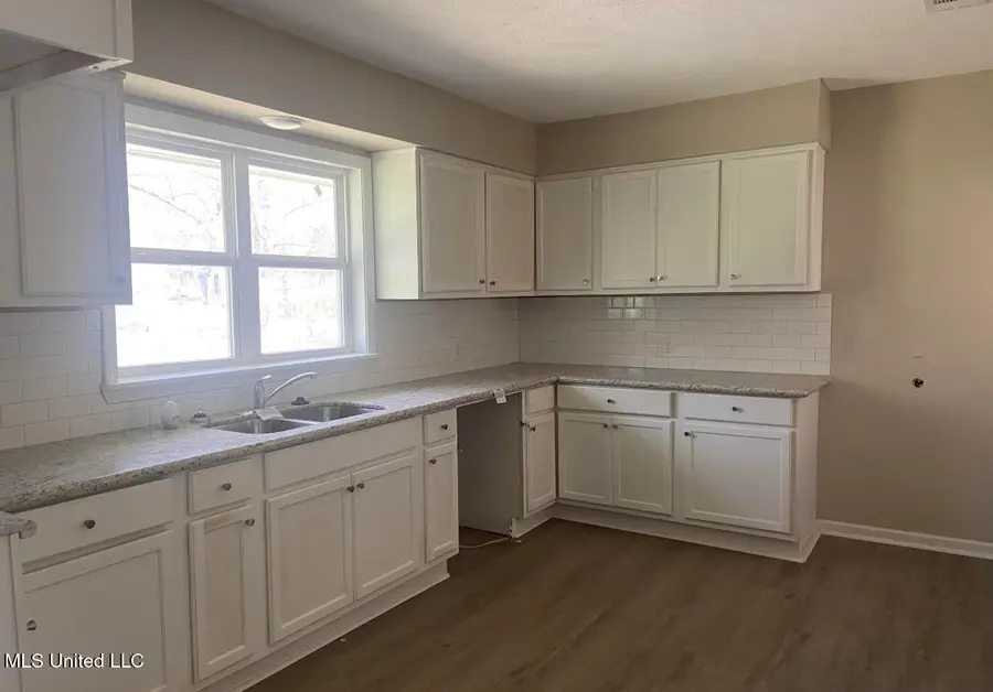 702 Cooper Road, Jackson, MS 39212 - Image #2
